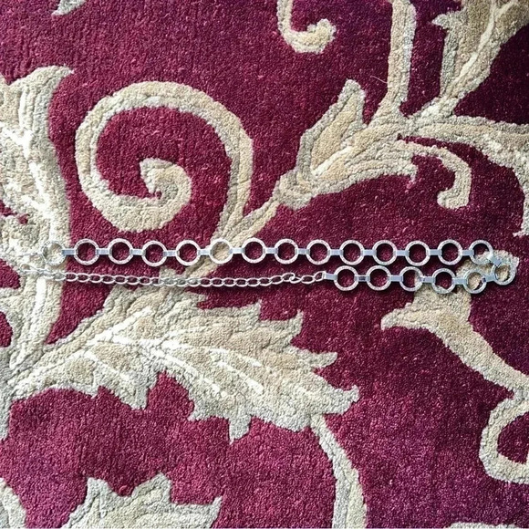 Women’s Silver Tone Chainlink Lightweight Circle Belt OS Fits Most - Picture 10 of 13